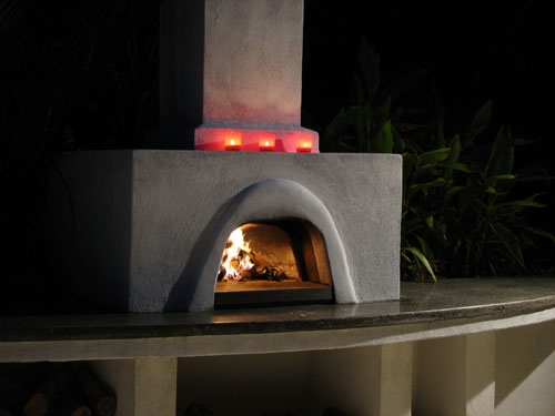 Wood-fired pizza oven by Unique Outdoor Spaces
